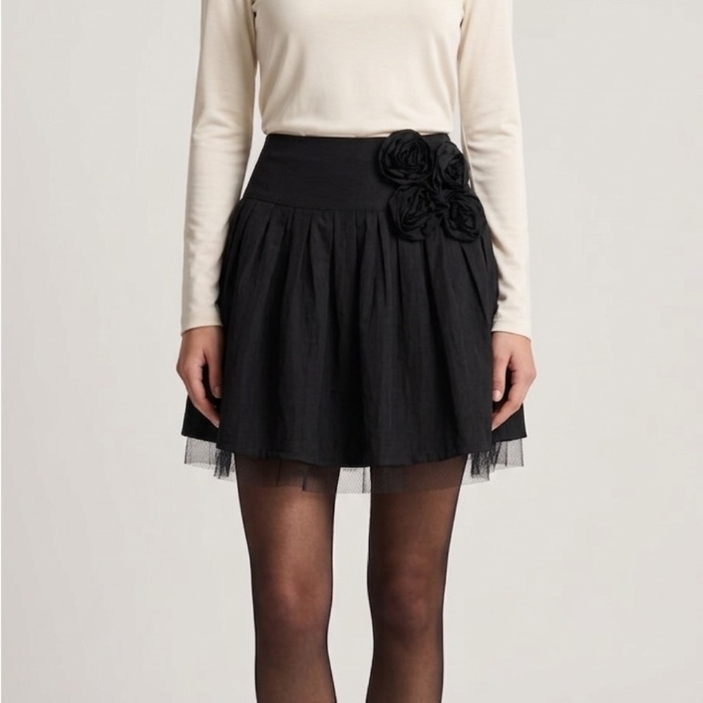 Le Chateau Black A-Line Skirt with Floral Detail vintage